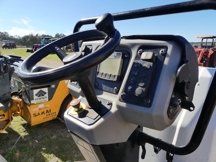 2014-caterpillar-cb24b-image-11