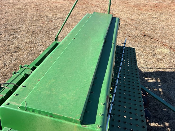 john-deere-750-image-12