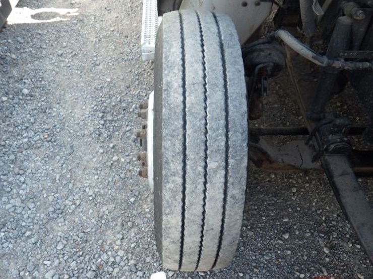 2016-peterbilt-579-image-25