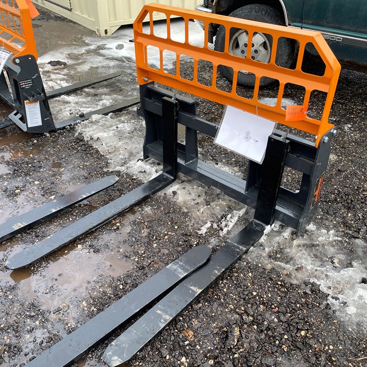 #1167 • Unused, Landhonor Pallet Fork