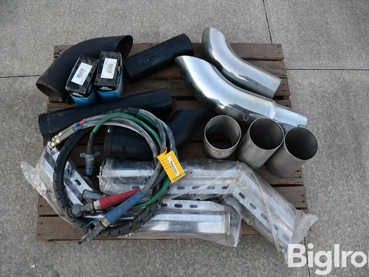 pallet-of-truck-tractor-parts-image-10