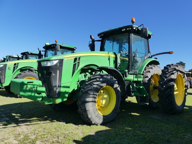 2012-john-deere-8235r-image-1