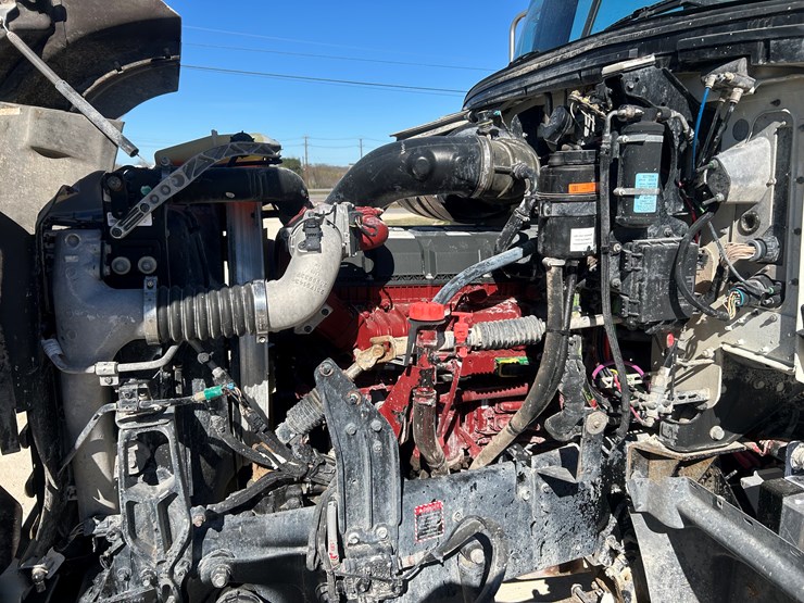 2020-mack-gr64ft-daycab-image-15