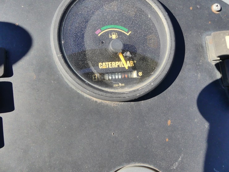 2011-caterpillar-cb34-image-10