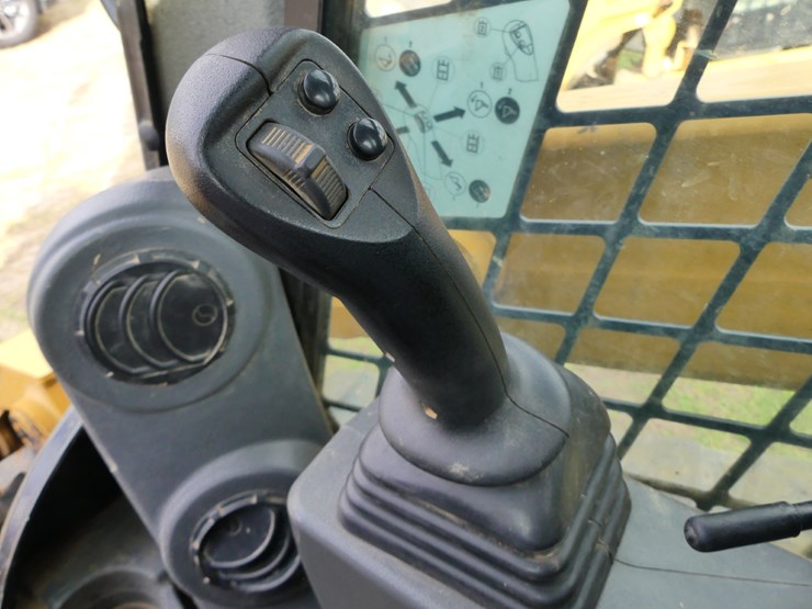 2021-caterpillar-299d3-image-14