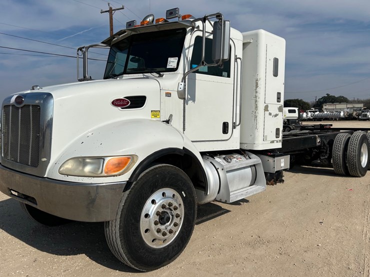 2009-peterbilt-340-image-1