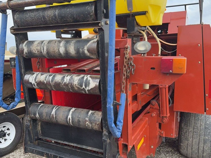 2004-hesston-4760-image-8