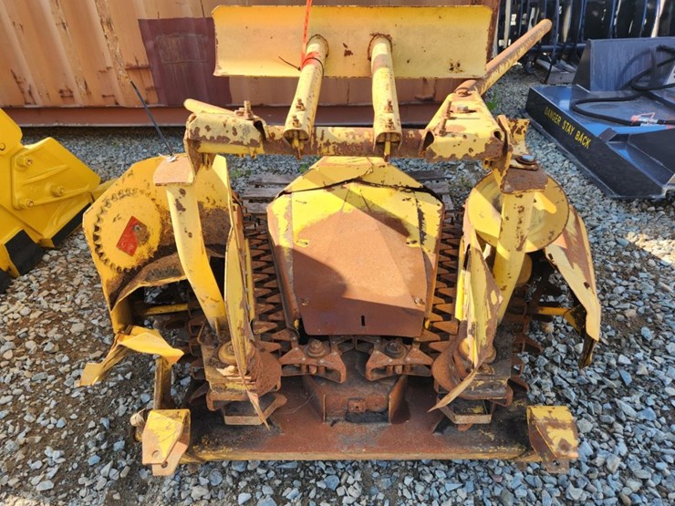 new-holland-824-image-9