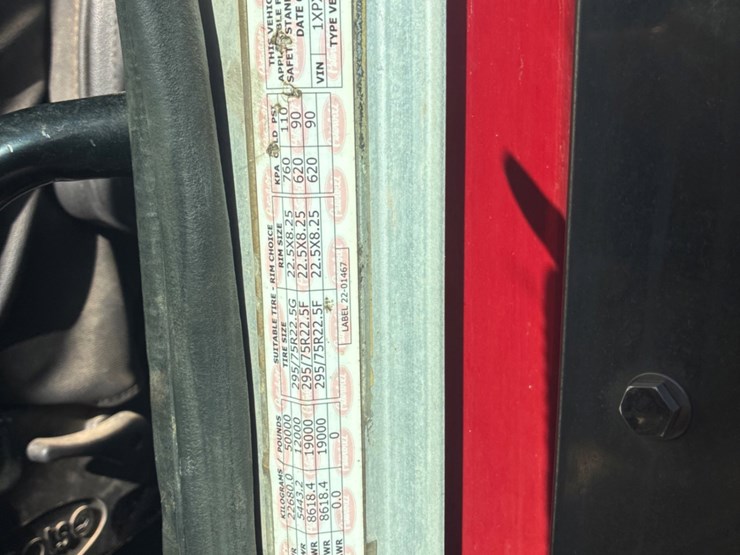 2013-peterbilt-389-image-3