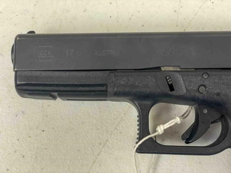 glock-pistol-image-3