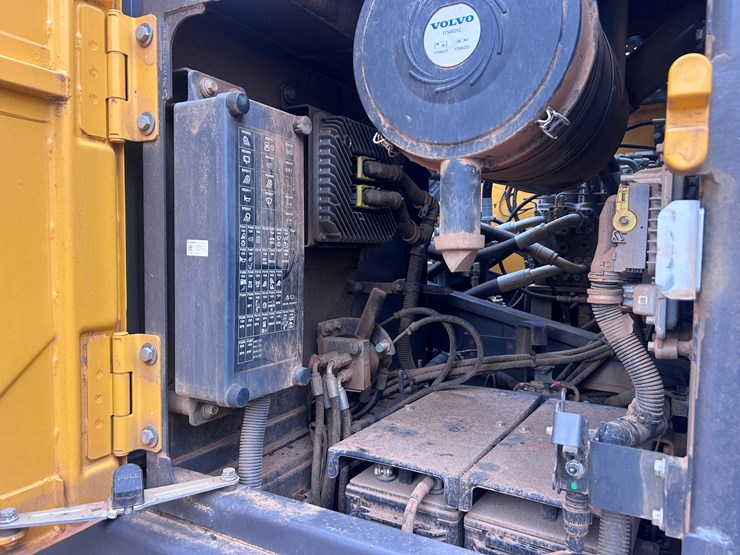 2022-volvo-ec220el-image-24