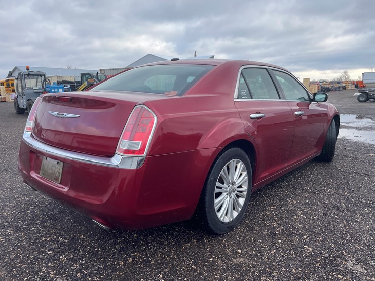 #1024-•-2012-chrysler-300-awd-sedan-(has-paperwork-to-obtain-title)-image-5