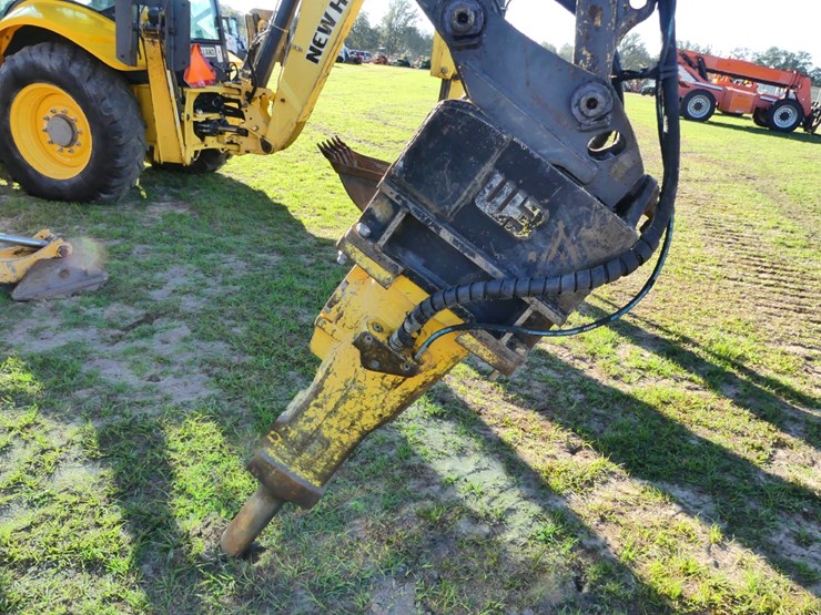 2012-volvo-bl70b-image-7