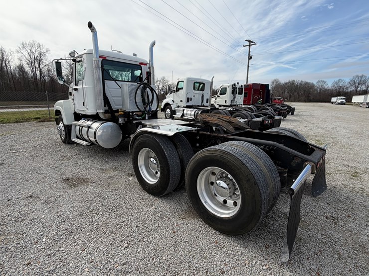 2014-mack-pinnacle-chu613-image-11