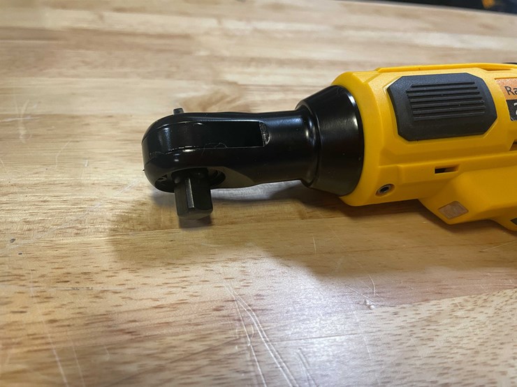 #2033-•-dewalt-style-cordless-ratchet-wrench-with-(2)-batteries,-charger-and-case-(pr12)-image-8