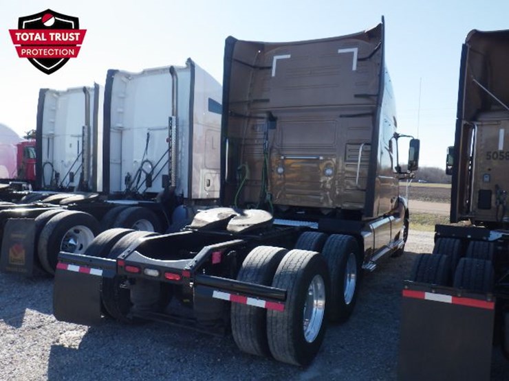 2023-volvo-vnl-760-image-10