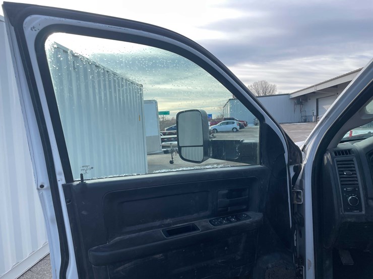 2016-ram-2500-tradesman-image-44