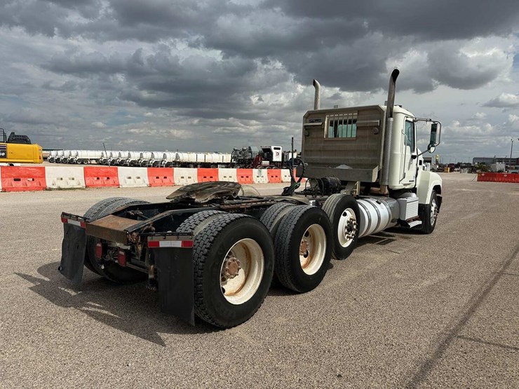 2011-mack-chu-(pinnacle)-image-3