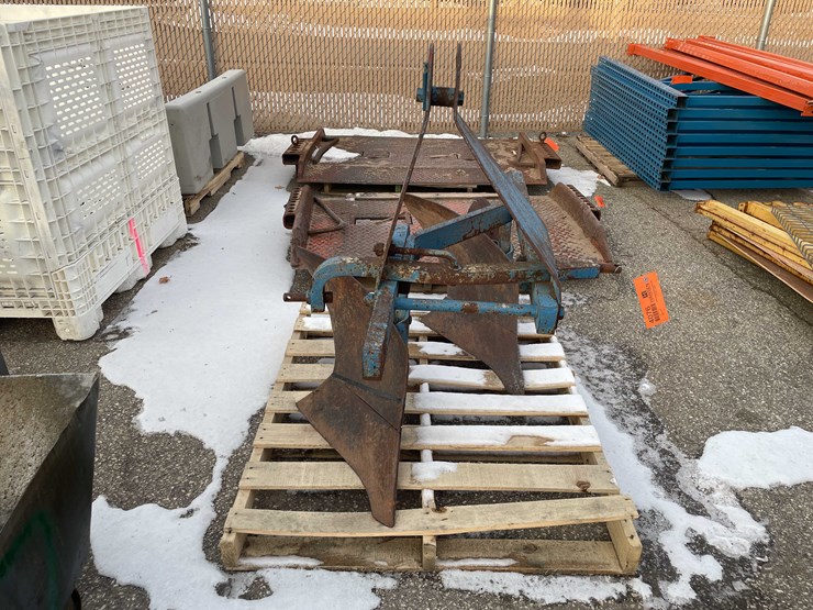 #4076-•-heavy-duty-two-bottom-plow-(08)-image-3