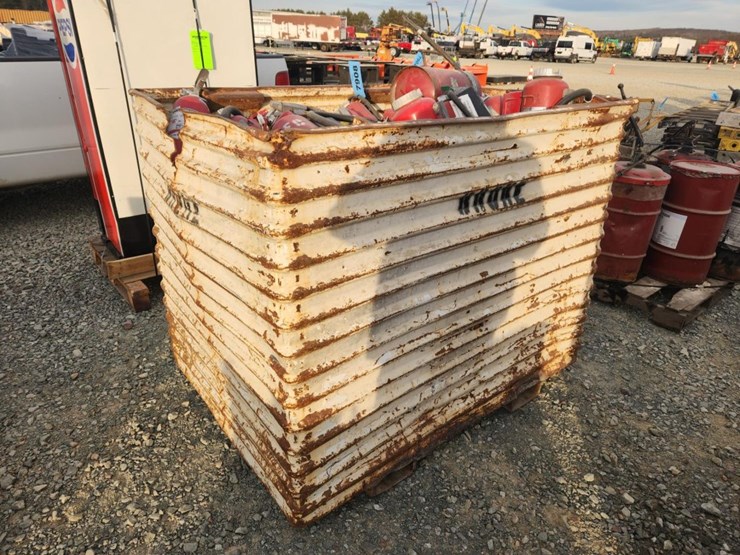 #6033-•-forkable-bin-of-misc.-fire-extinguishers-image-4