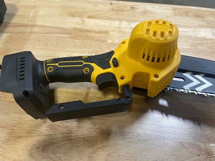 #2040-•-dewalt-style-20v-mini-cordless-chainsaw-kit-with-(2)-batteries,-charger,-and-case-(pr12)-image-6