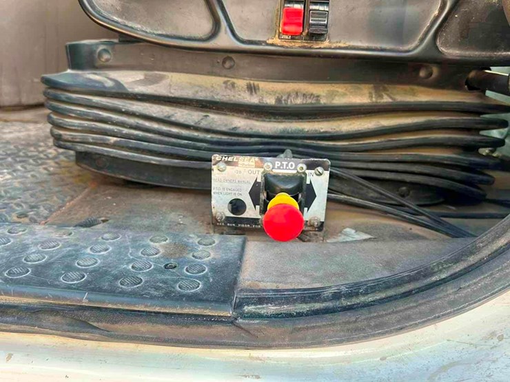 2014-freightliner-cascadia-image-8