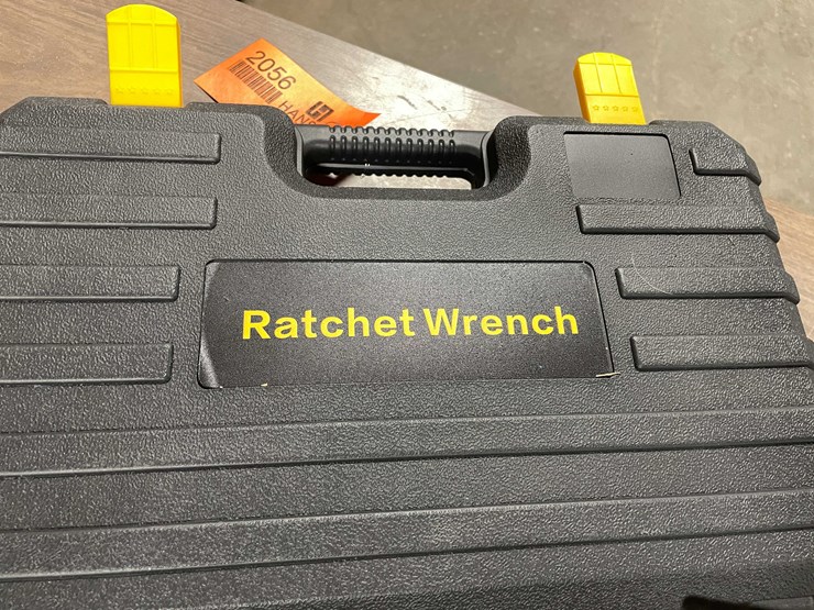 #2056-•-ratchet-wrench-set-and-(2)-21-v-batteries-(cw)-image-2