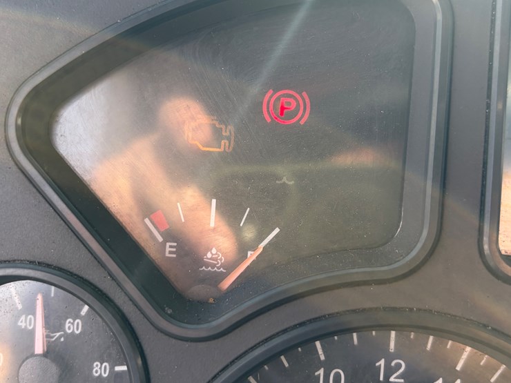 2016-mack-pinnacle-cxu613-image-34