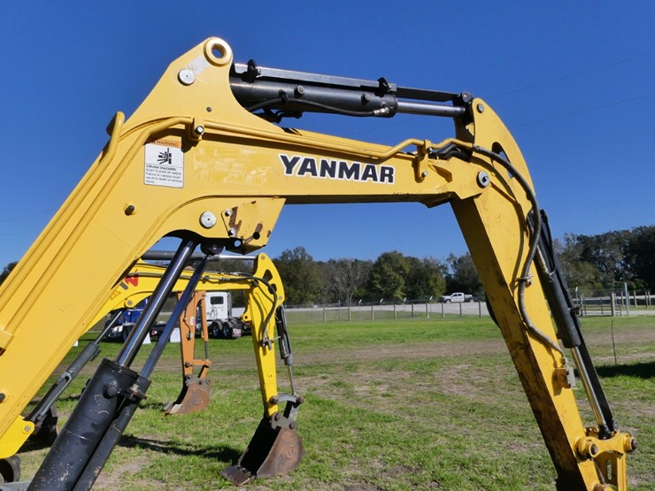 2016-yanmar-vio25-image-7