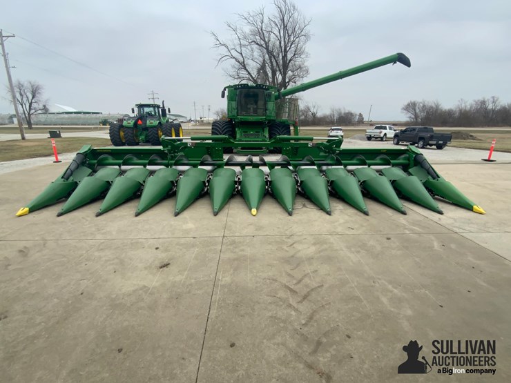 2021-john-deere-c12f-image-2