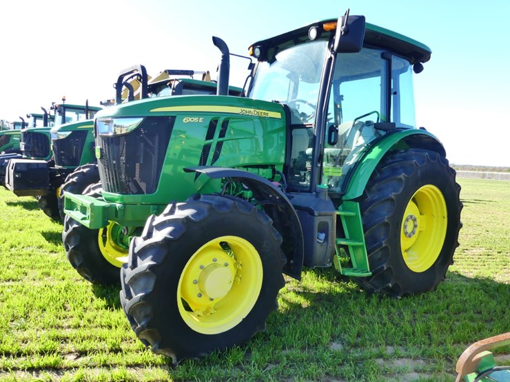 2020-john-deere-6105e-image-2