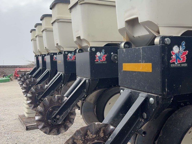 2008-kinze-3600-image-13