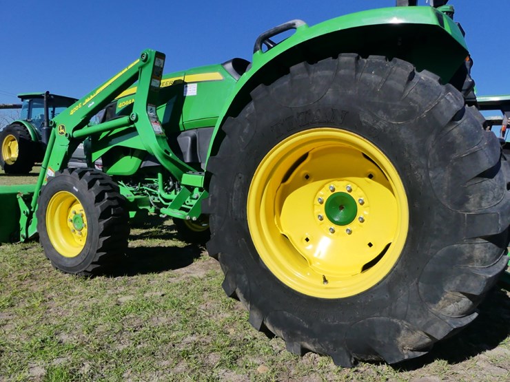 2019-john-deere-4044m-image-8