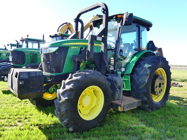 2015-john-deere-6105e-image-2