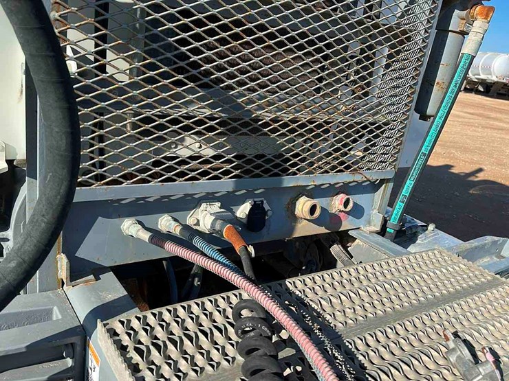 2012-peterbilt-367-image-9