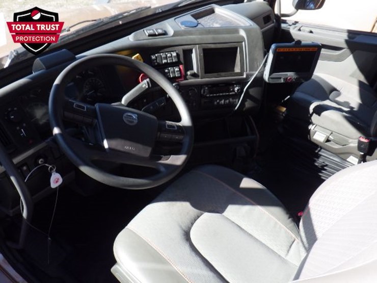 2023-volvo-vnl-760-image-17