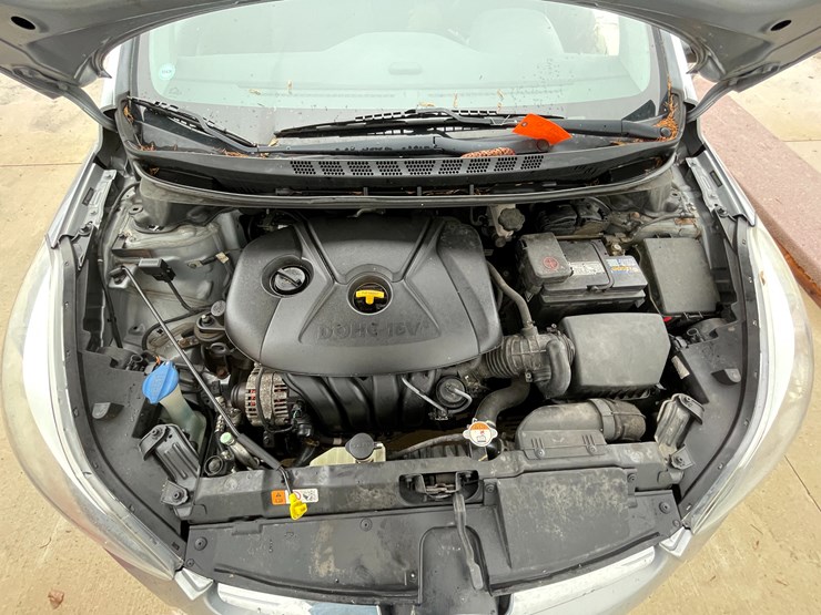 #1048-•-2015-hyundai-elantra-sedan-(has-wi-title)-image-36