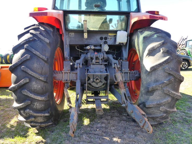 2009-kubota-m108s-image-5