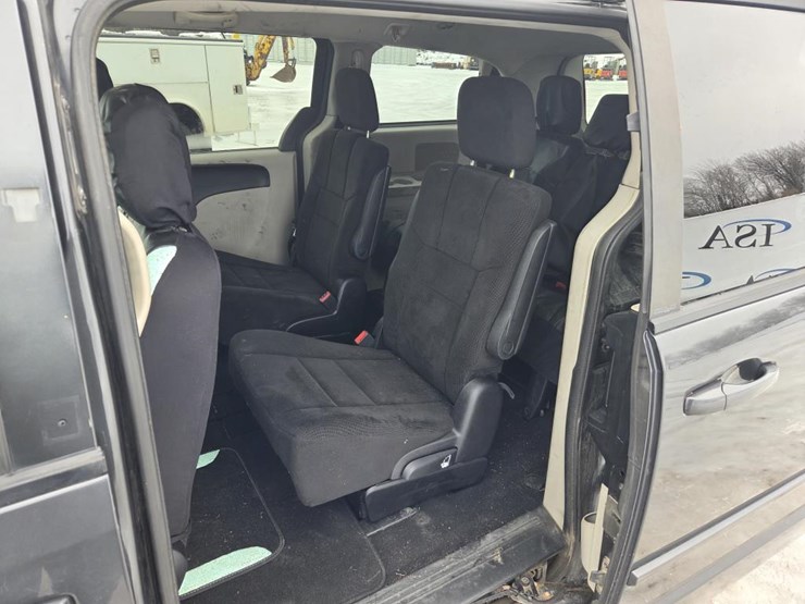 2012-dodge-grand-caravan-image-32