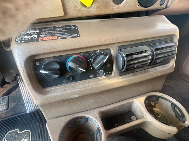 2004-mack-granite-cv713-image-23