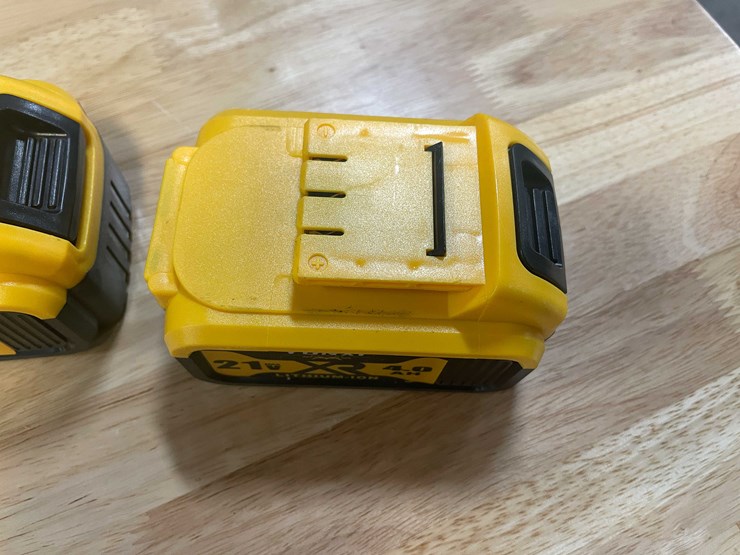 #2042-•-dewalt-style-cut-off-tool-kit-with-batteries-and-case-(pr11)-image-11