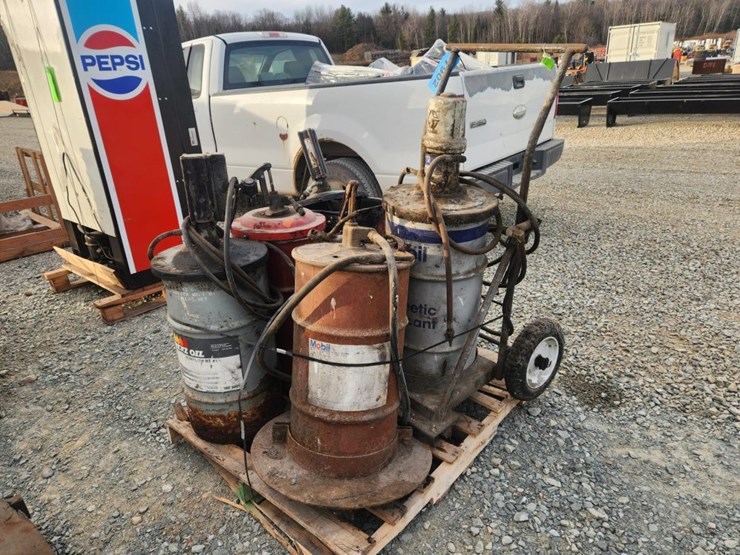 #6016-•-(5)-grease-pumps-image-1