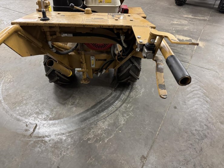 #3280-•-ase-hydraulic-tractor-with-roof-remover-attachment-image-13