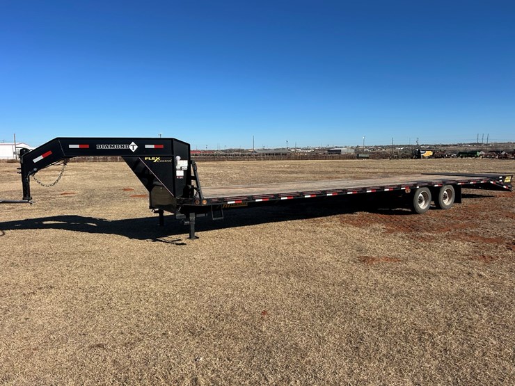 #89-•-2024-diamond-t-gn-flatbed-image-1