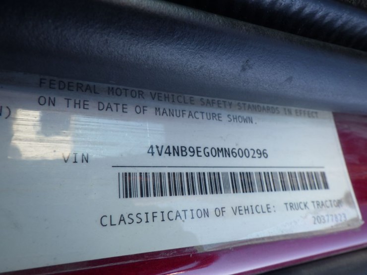 2021-volvo-vnl-300-image-15