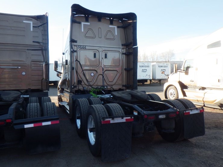 2023-freightliner-cascadia-126-image-13