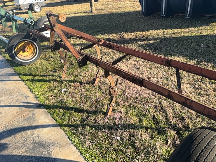 pittsburgh-4-row-cultivator-with-gauge-wheels-image-20