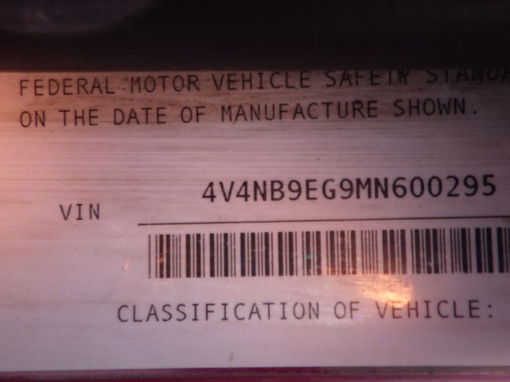 2021-volvo-vnl-300-image-25