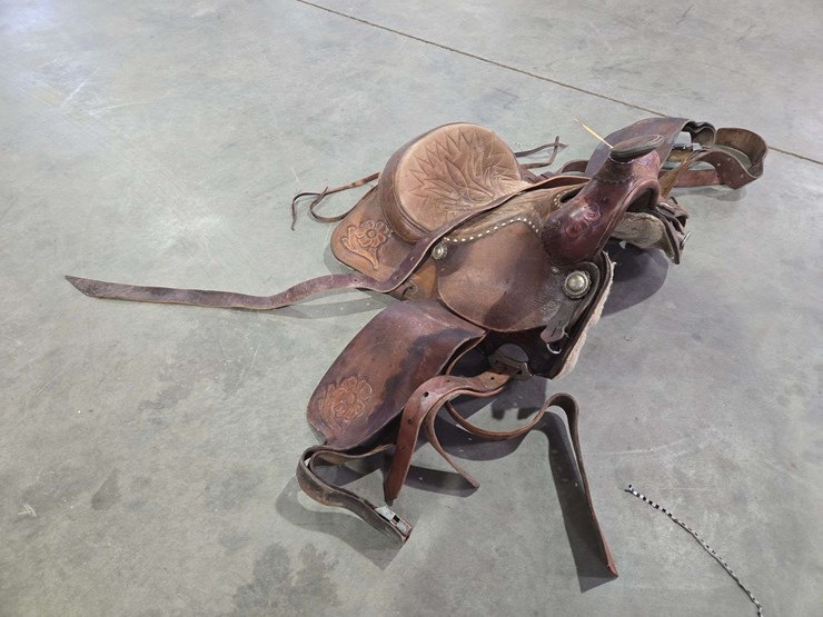 old-saddle-no-stirrup-image-2