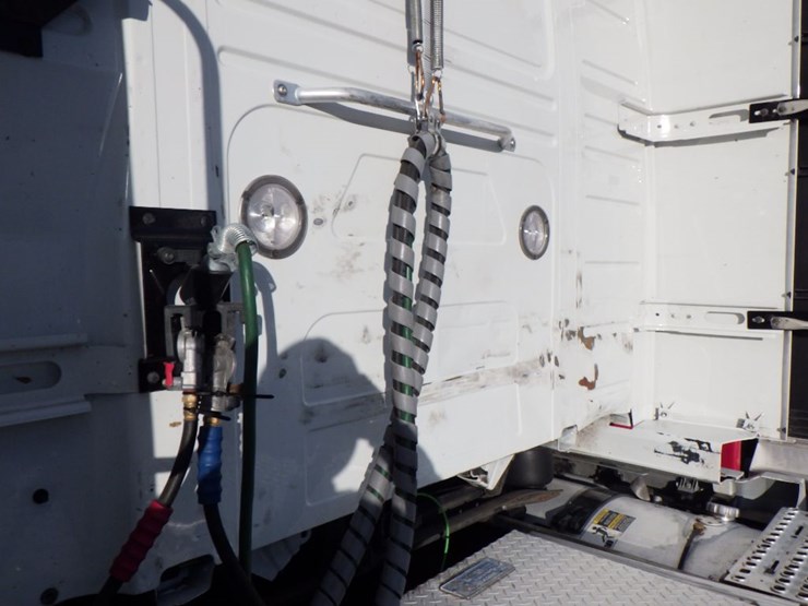 2021-volvo-vnl-860-image-20